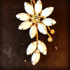 A beautiful 1950s flower pin! This was a Happy dance moment when I found this